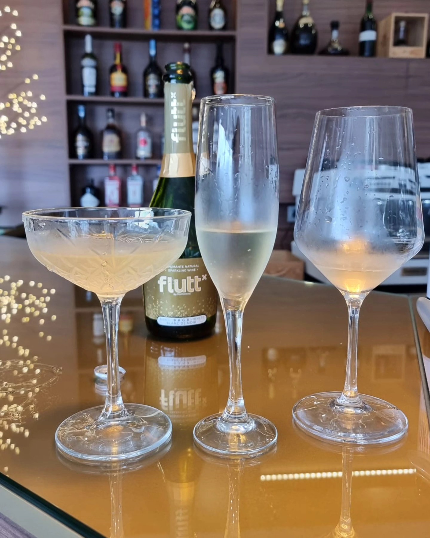 Comércio e distribuição de vinhos e derivados de marca própria ou de parcerias representadas
